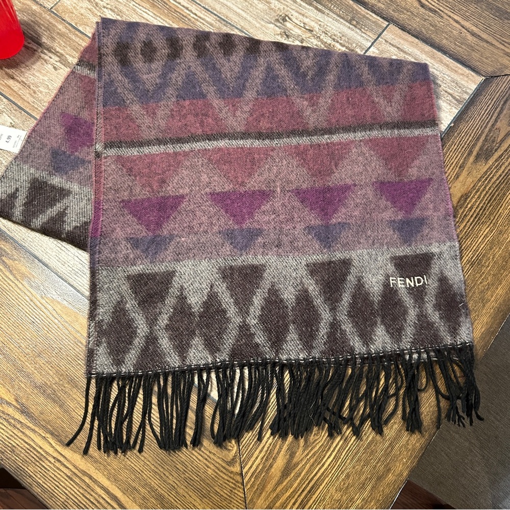 Vtg FENDI Acrylic Geometric Scarf 🧣